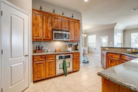 832 Peach Lane Burleson TX 76028