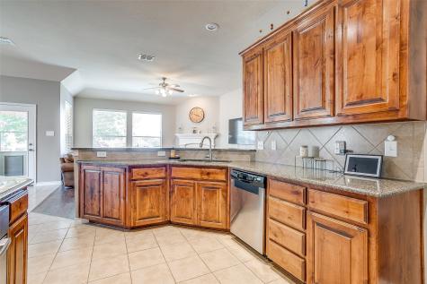 832 Peach Lane Burleson TX 76028