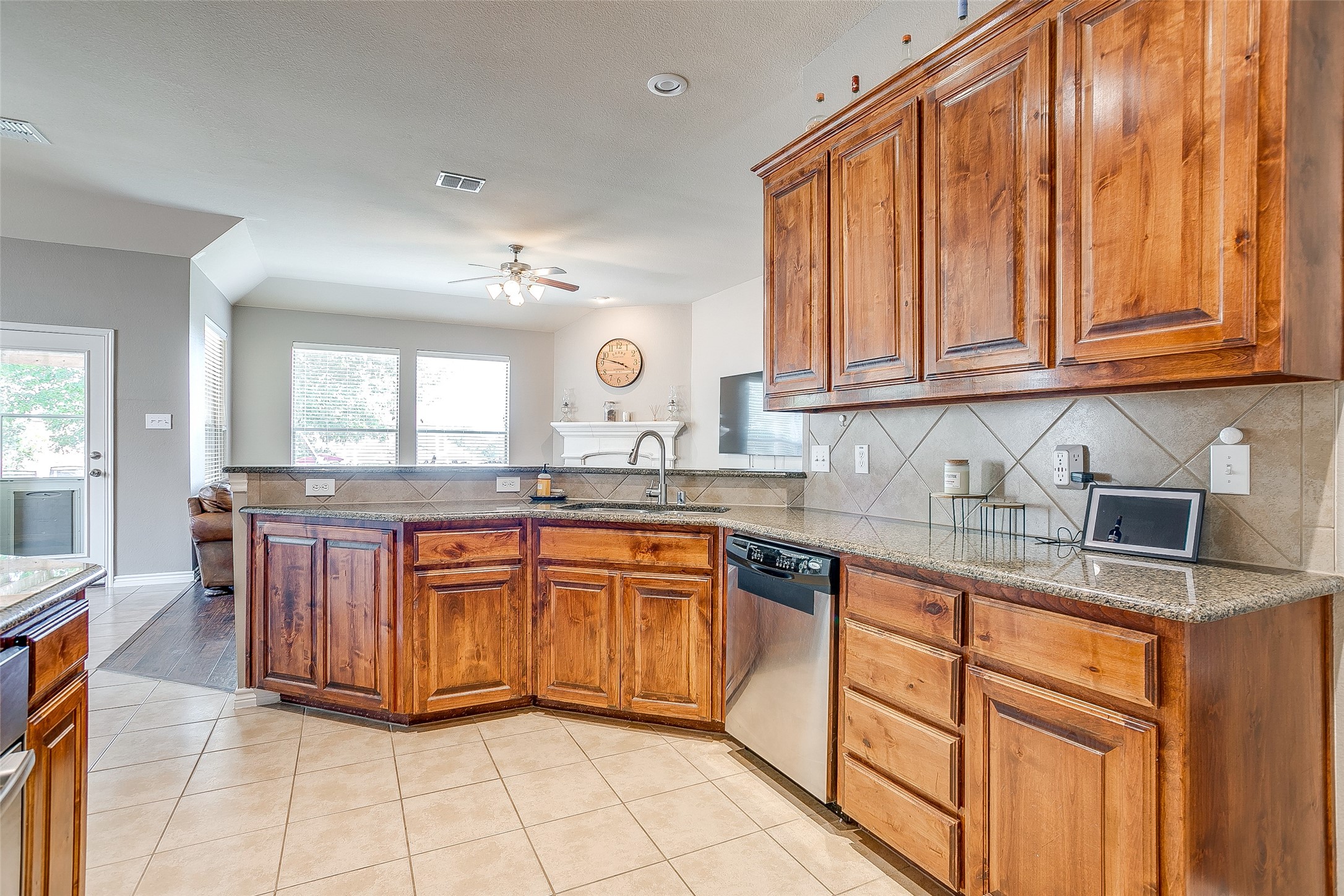 832 Peach Lane Burleson TX 76028