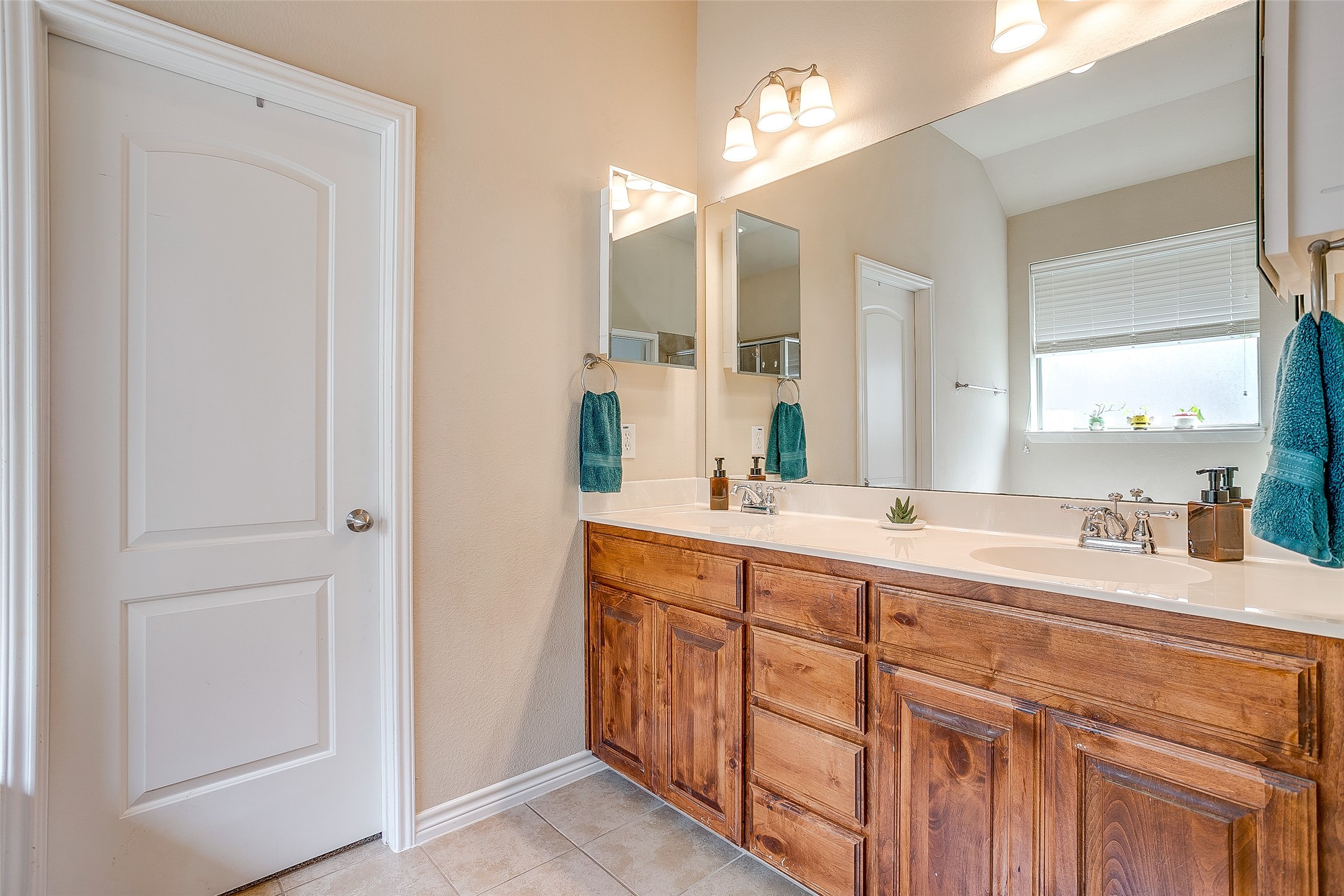 832 Peach Lane Burleson TX 76028