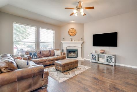 832 Peach Lane Burleson TX 76028
