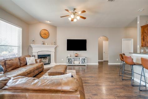 832 Peach Lane Burleson TX 76028
