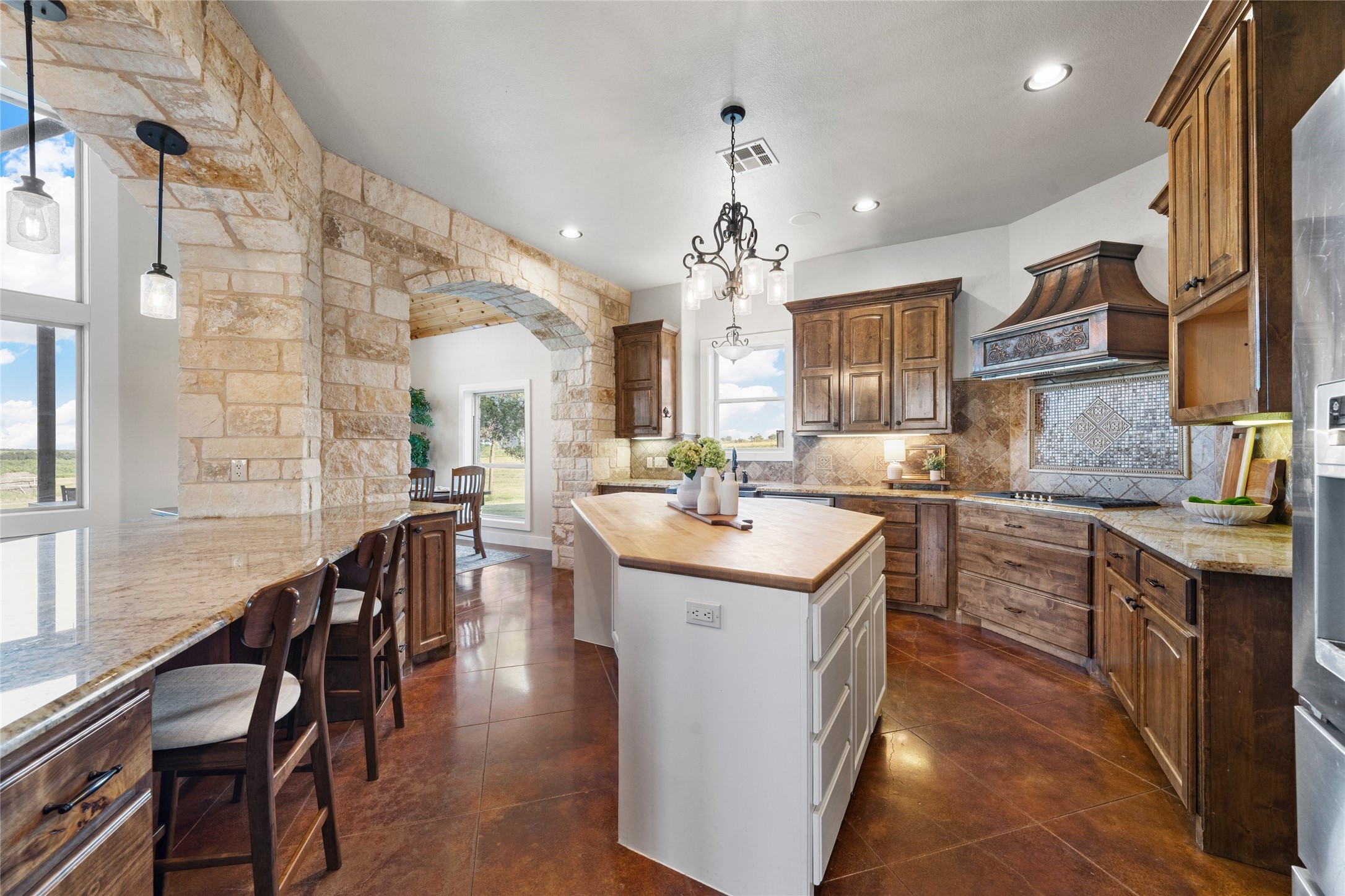 15949 E Us Highway 190 Rogers TX 76569