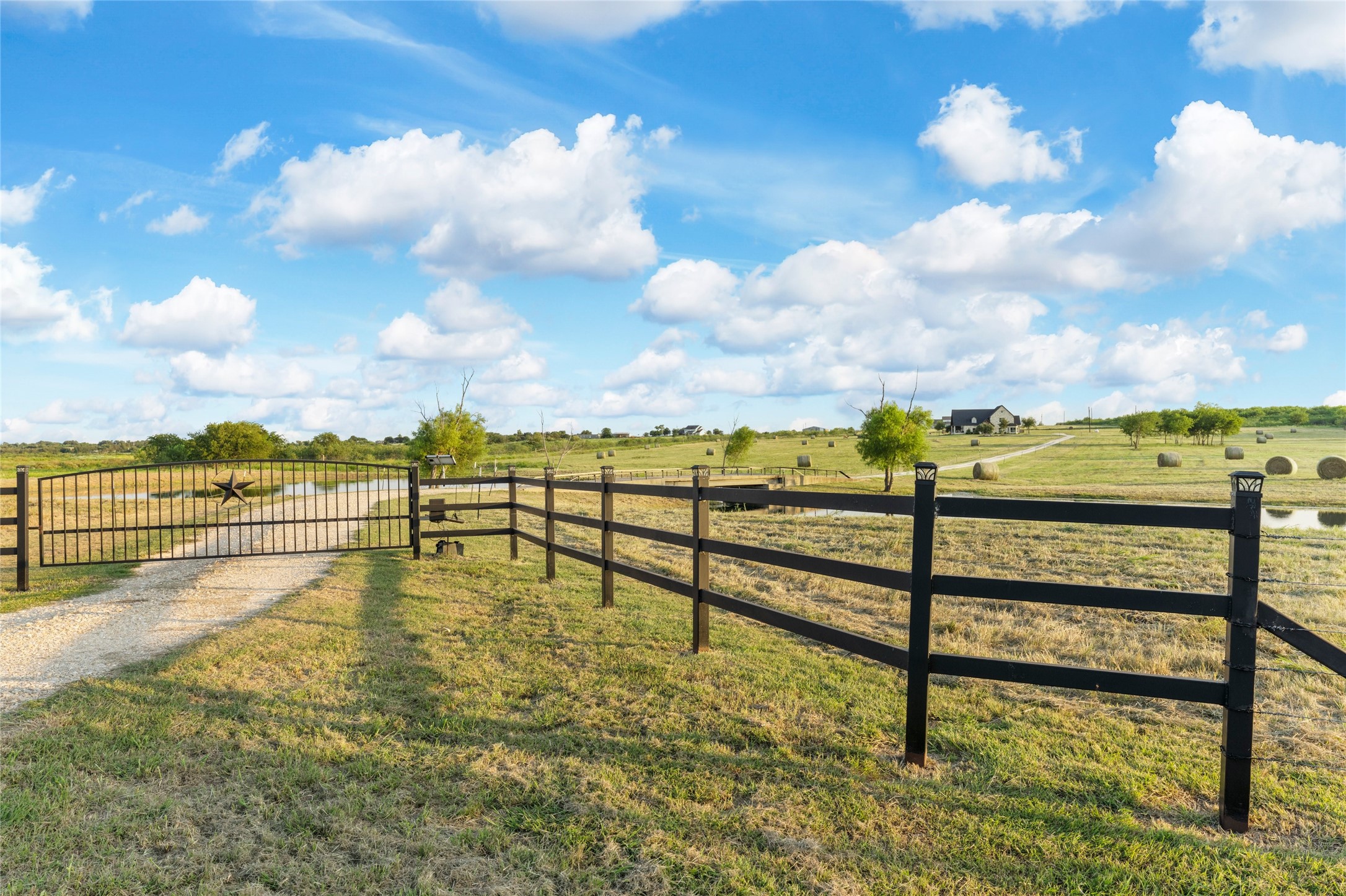 15949 E Us Highway 190 Rogers TX 76569