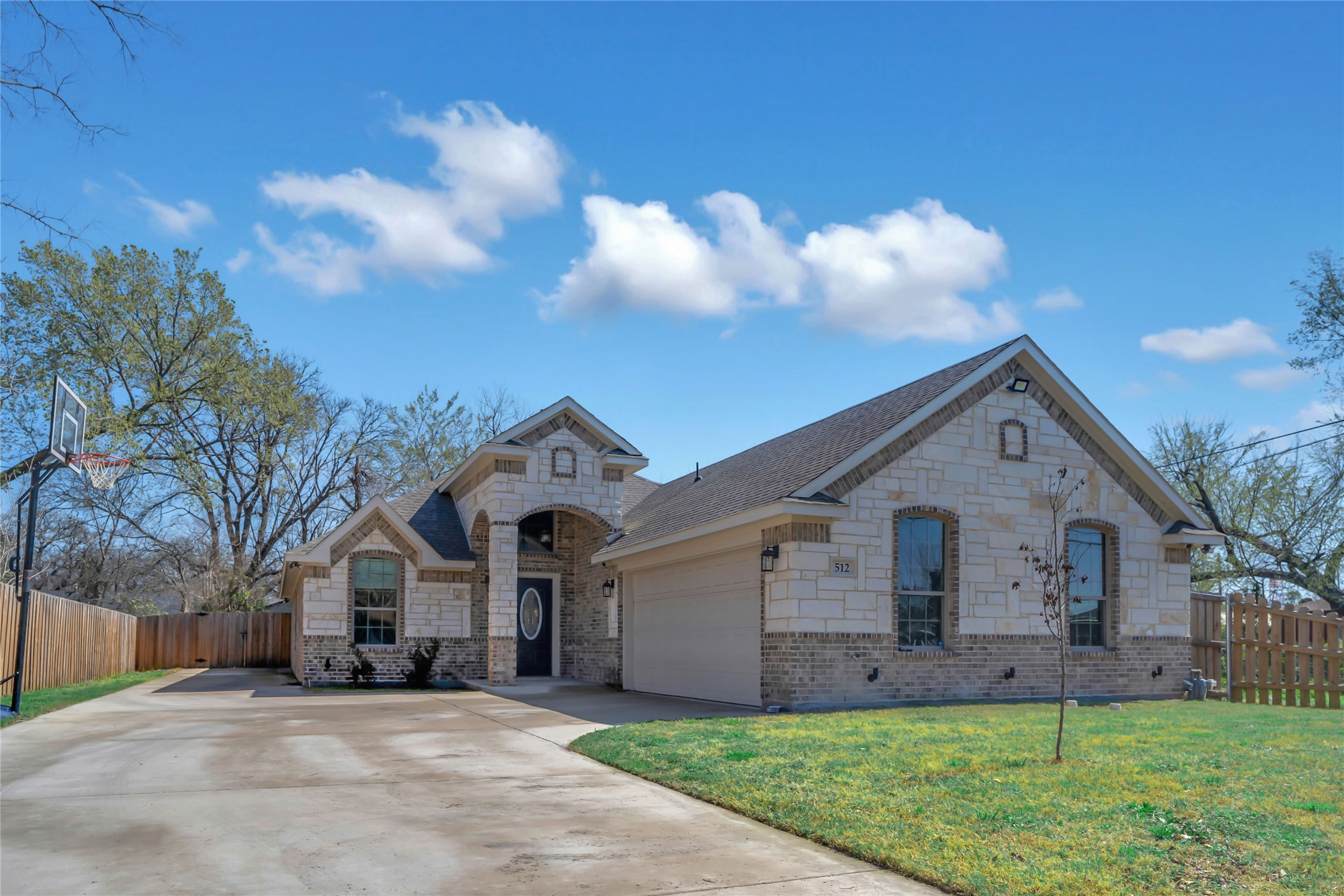 512 Ravenwood Drive Dallas TX 75217