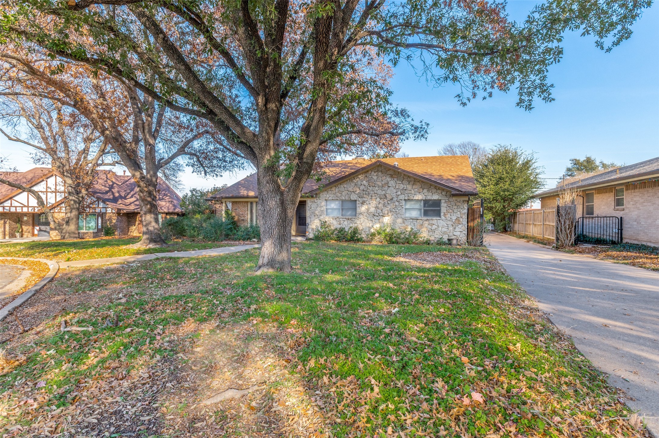305 Cedar Creek Court Fort Worth TX 76103