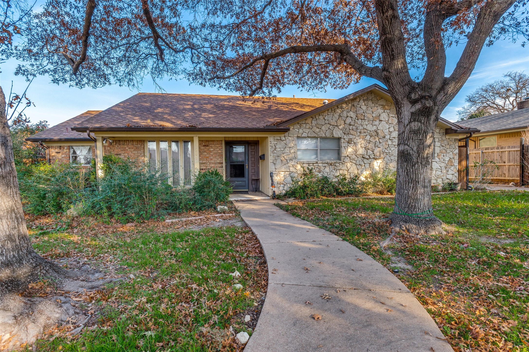 305 Cedar Creek Court Fort Worth TX 76103