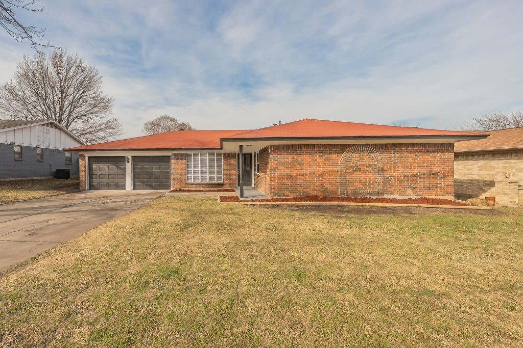 1921 Guinevere Street Arlington TX 76014