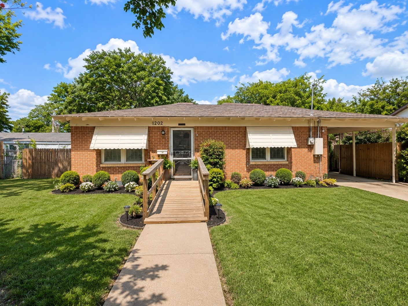 1202 Sunnyside Avenue Cockrell Hill TX 75211