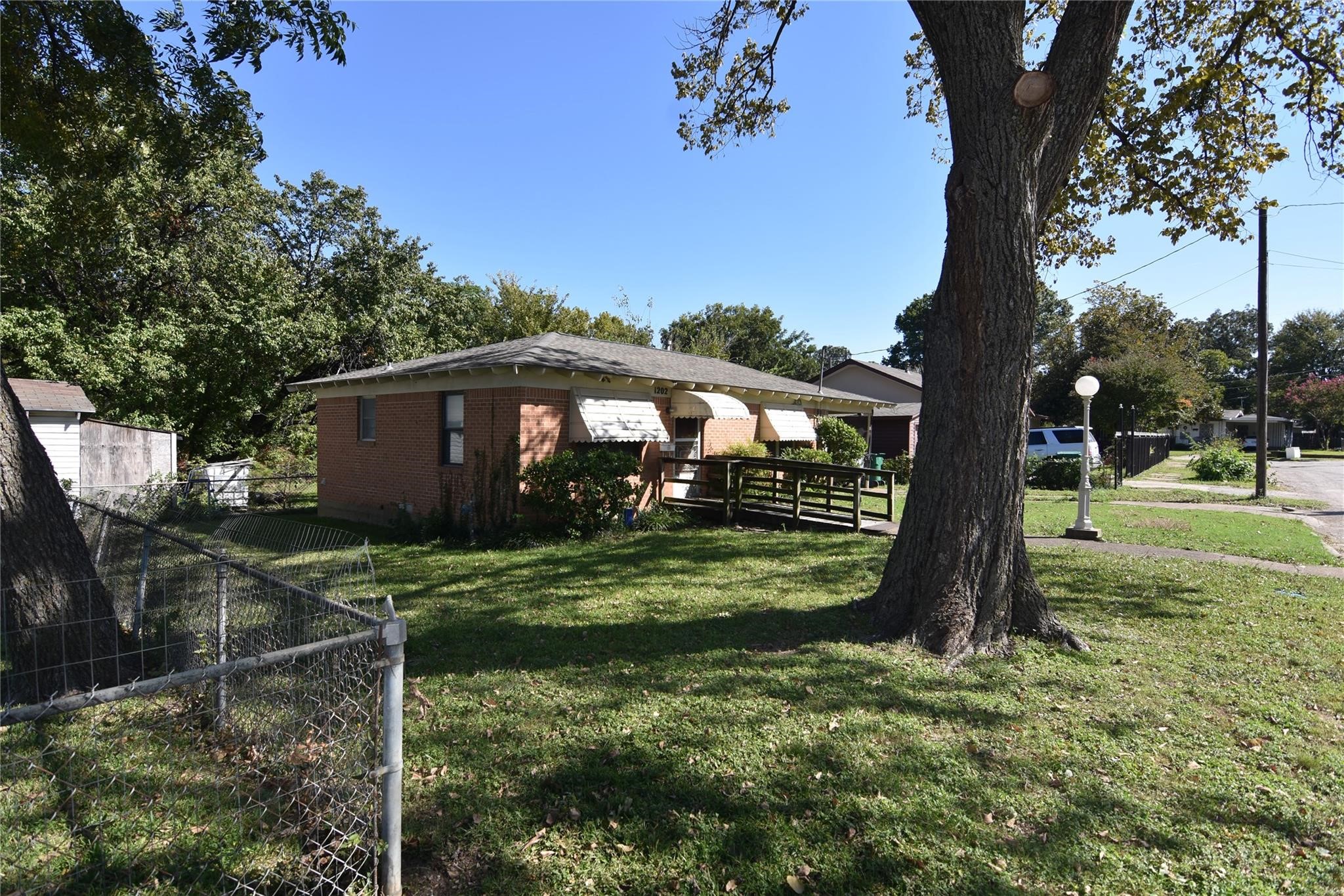 1202 Sunnyside Avenue Cockrell Hill TX 75211