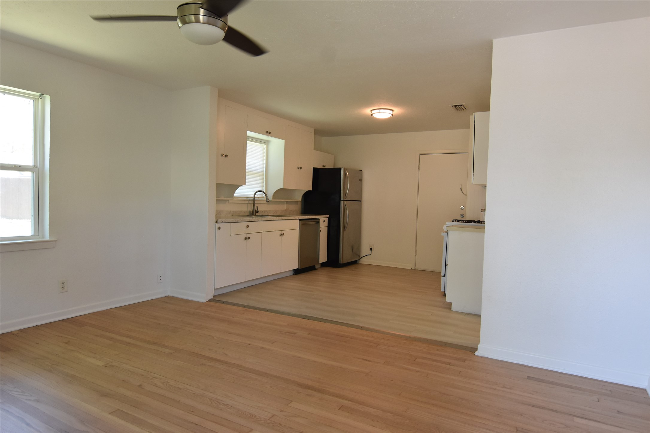 1202 Sunnyside Avenue Cockrell Hill TX 75211