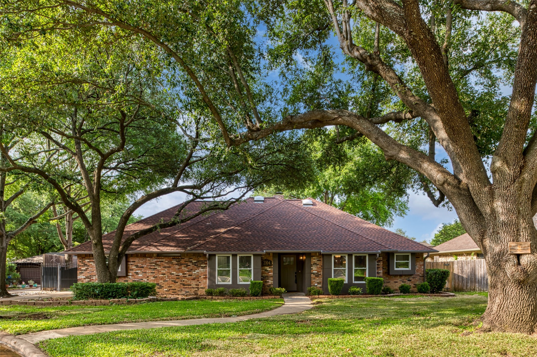 2104 Riverforest Court Arlington TX 76017