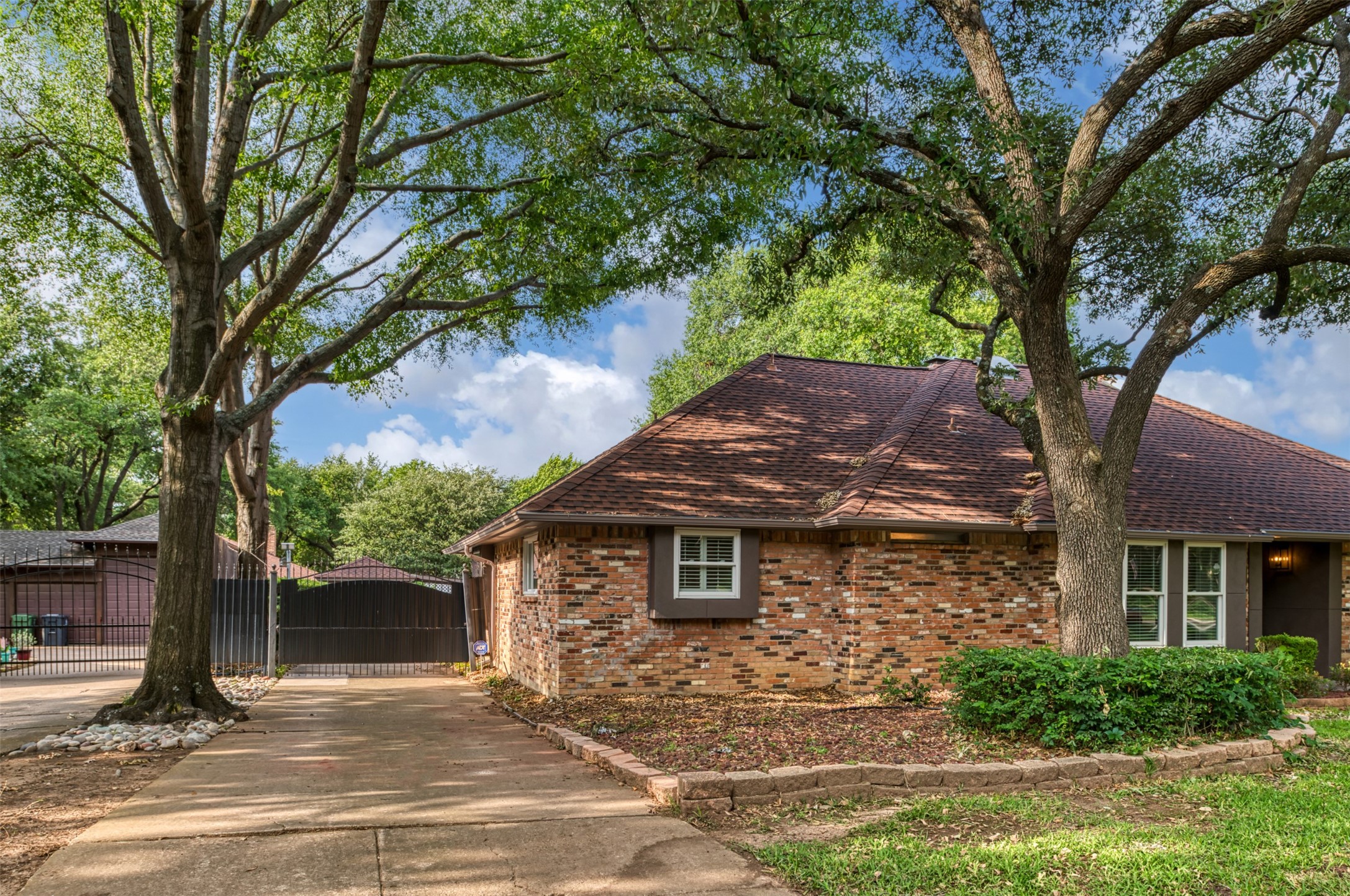 2104 Riverforest Court Arlington TX 76017