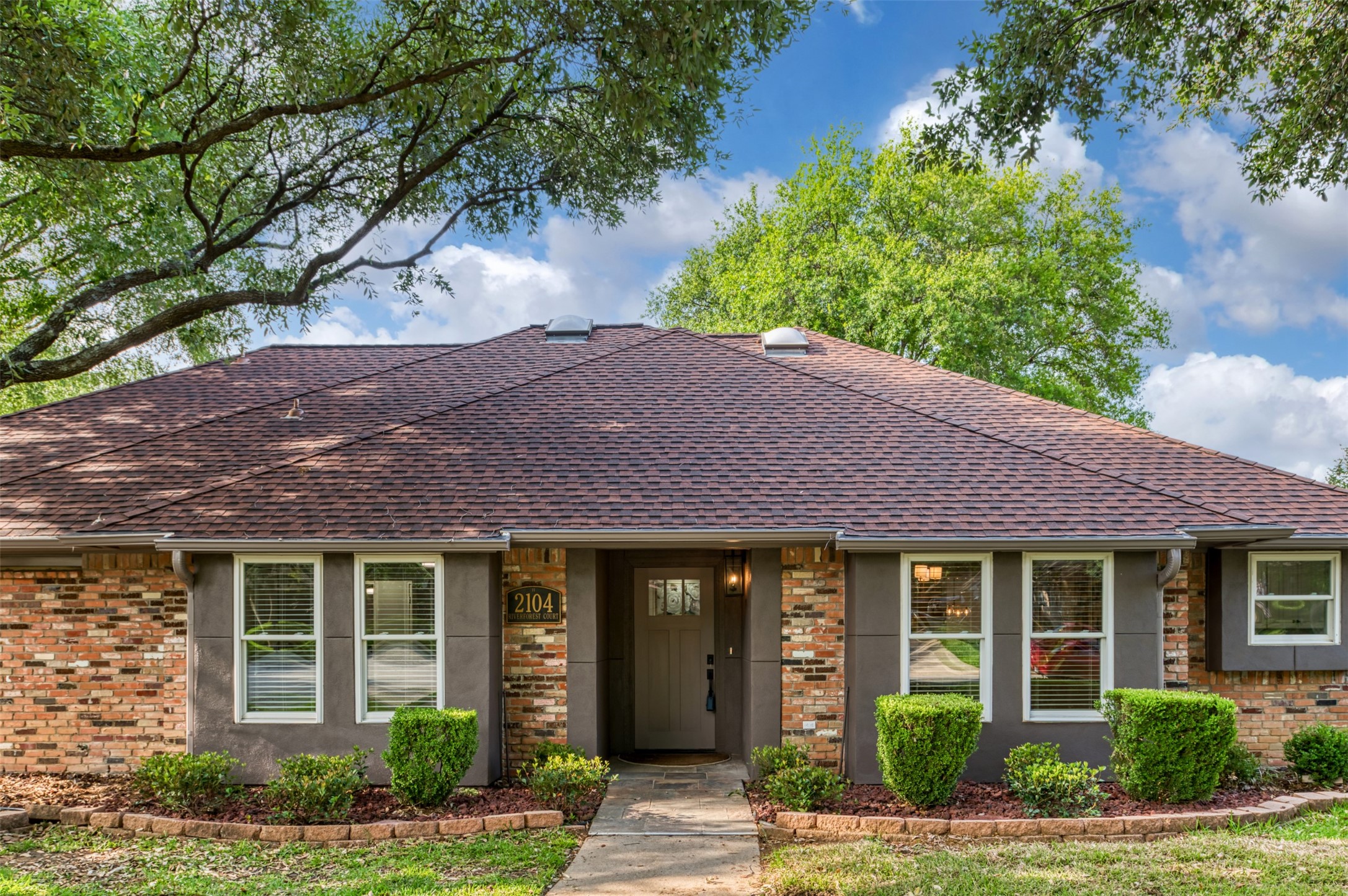 2104 Riverforest Court Arlington TX 76017