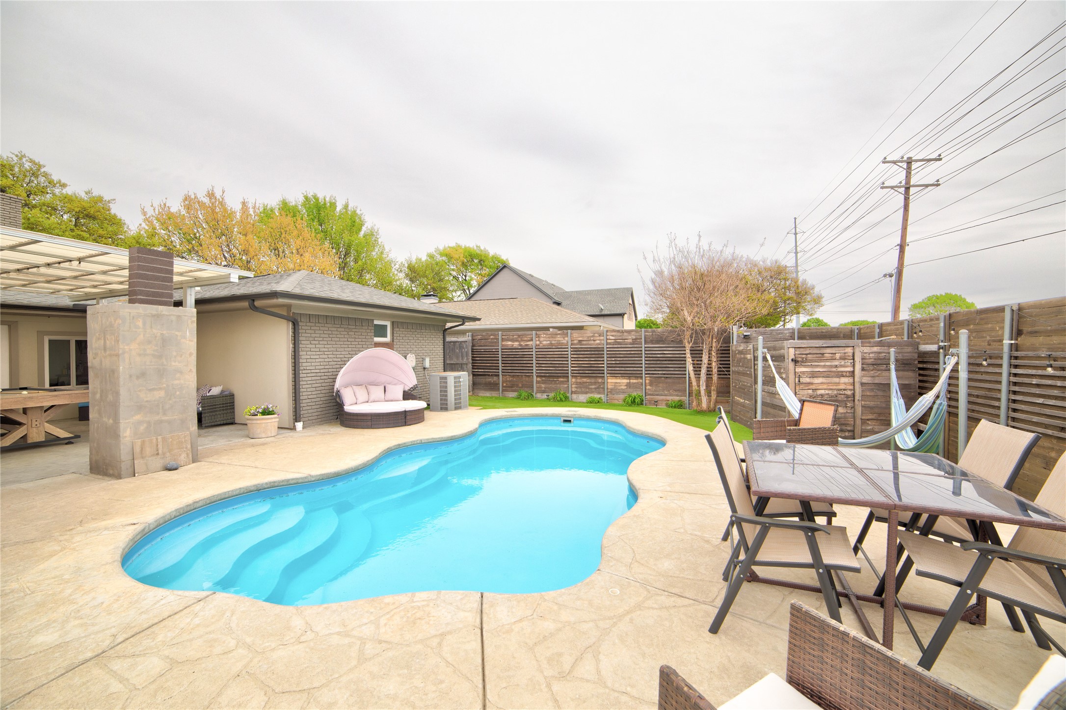 6822 Saint Anne Street Dallas TX 75248