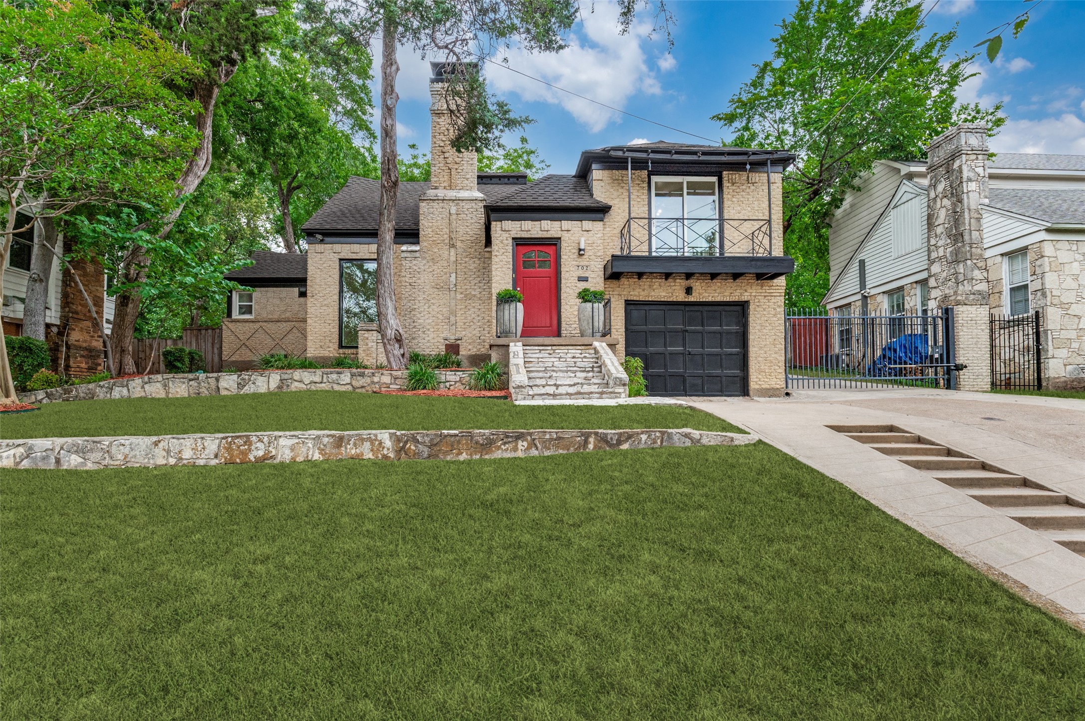 702 N Hampton Road Dallas TX 75208