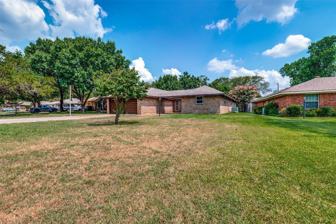 1703 Northwood Court Arlington TX 76012
