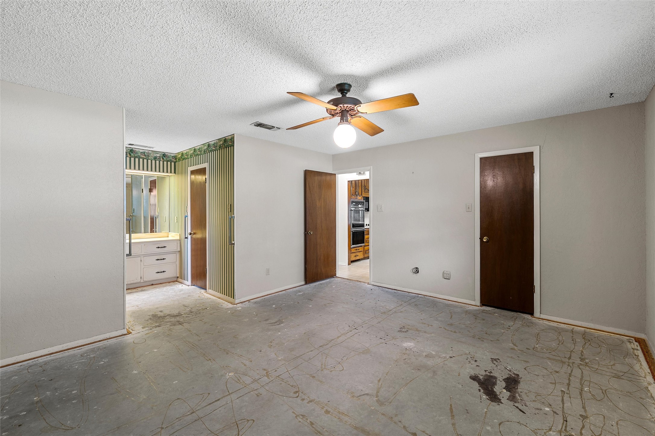 219 Opal Hewitt TX 76643