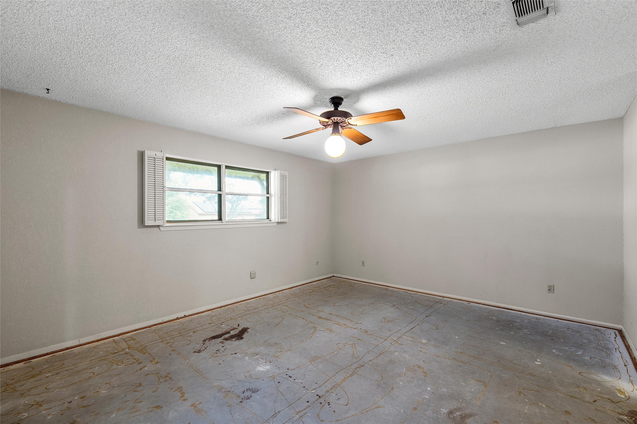 219 Opal Hewitt TX 76643