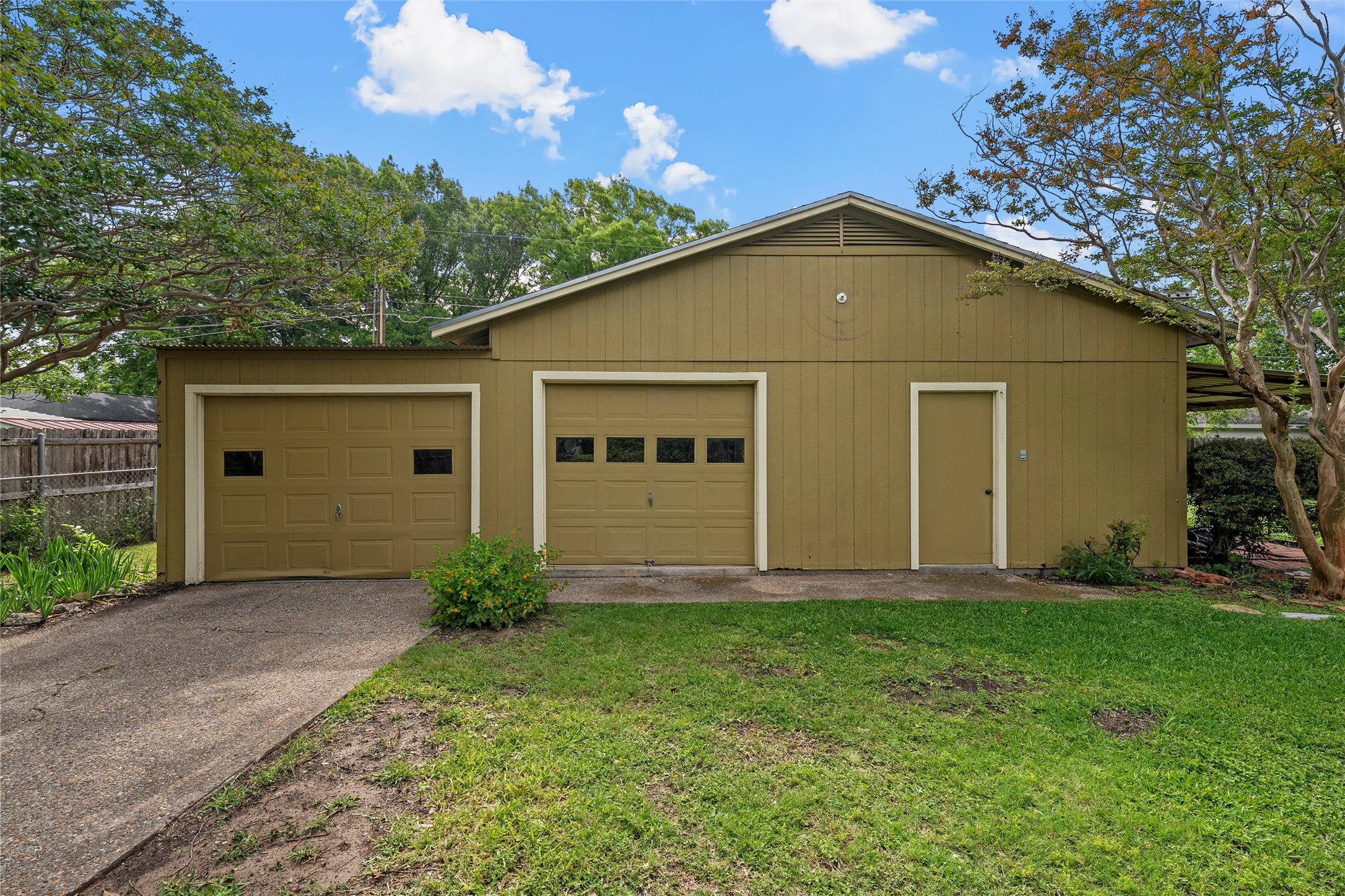 219 Opal Hewitt TX 76643