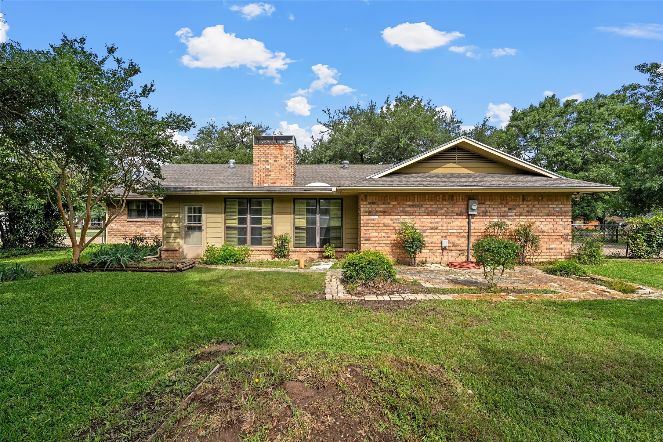 219 Opal Hewitt TX 76643