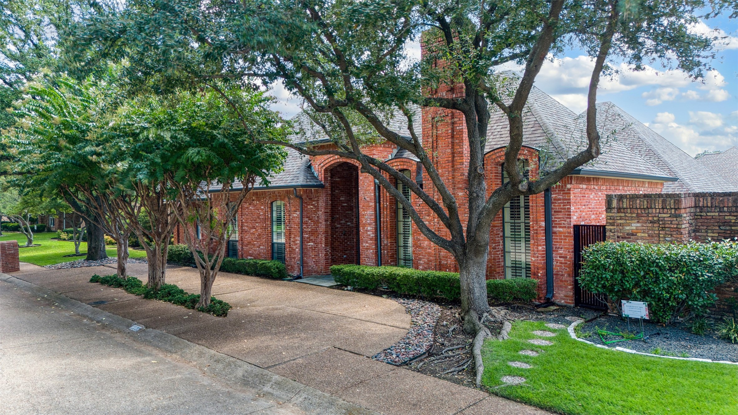 6020 Fallsview Lane Dallas TX 75252