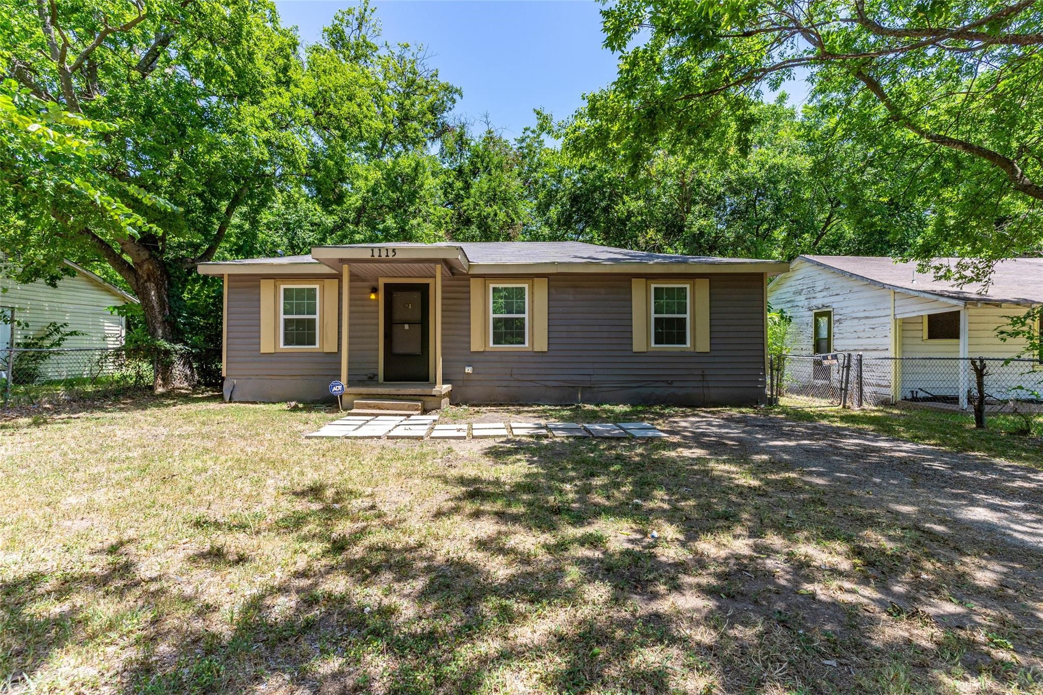 1115 S Frances Street Terrell TX 75160