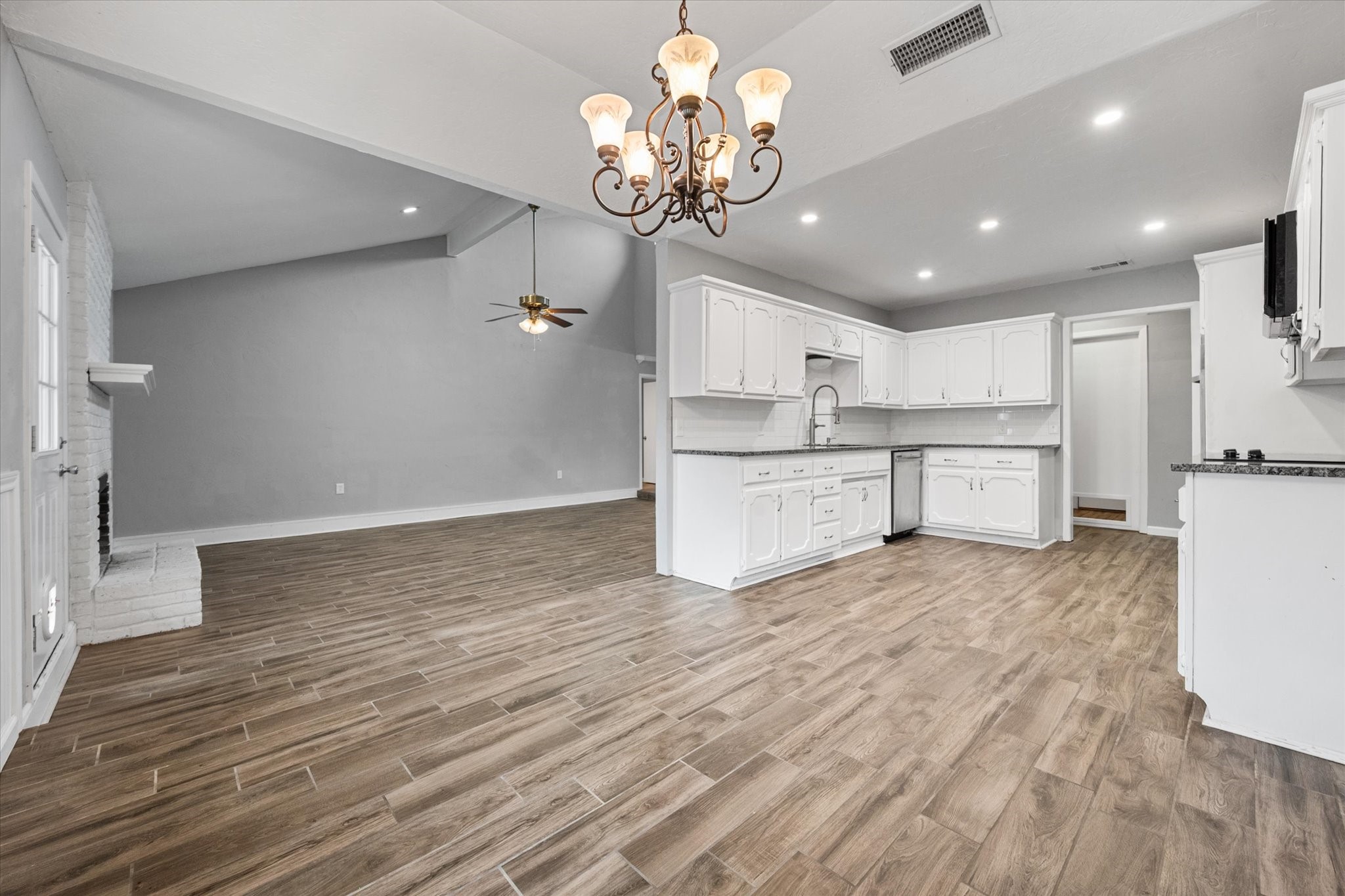 213 Meadowhill Drive Benbrook TX 76126