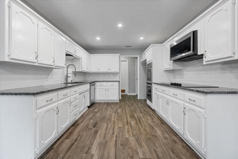 213 Meadowhill Drive Benbrook TX 76126
