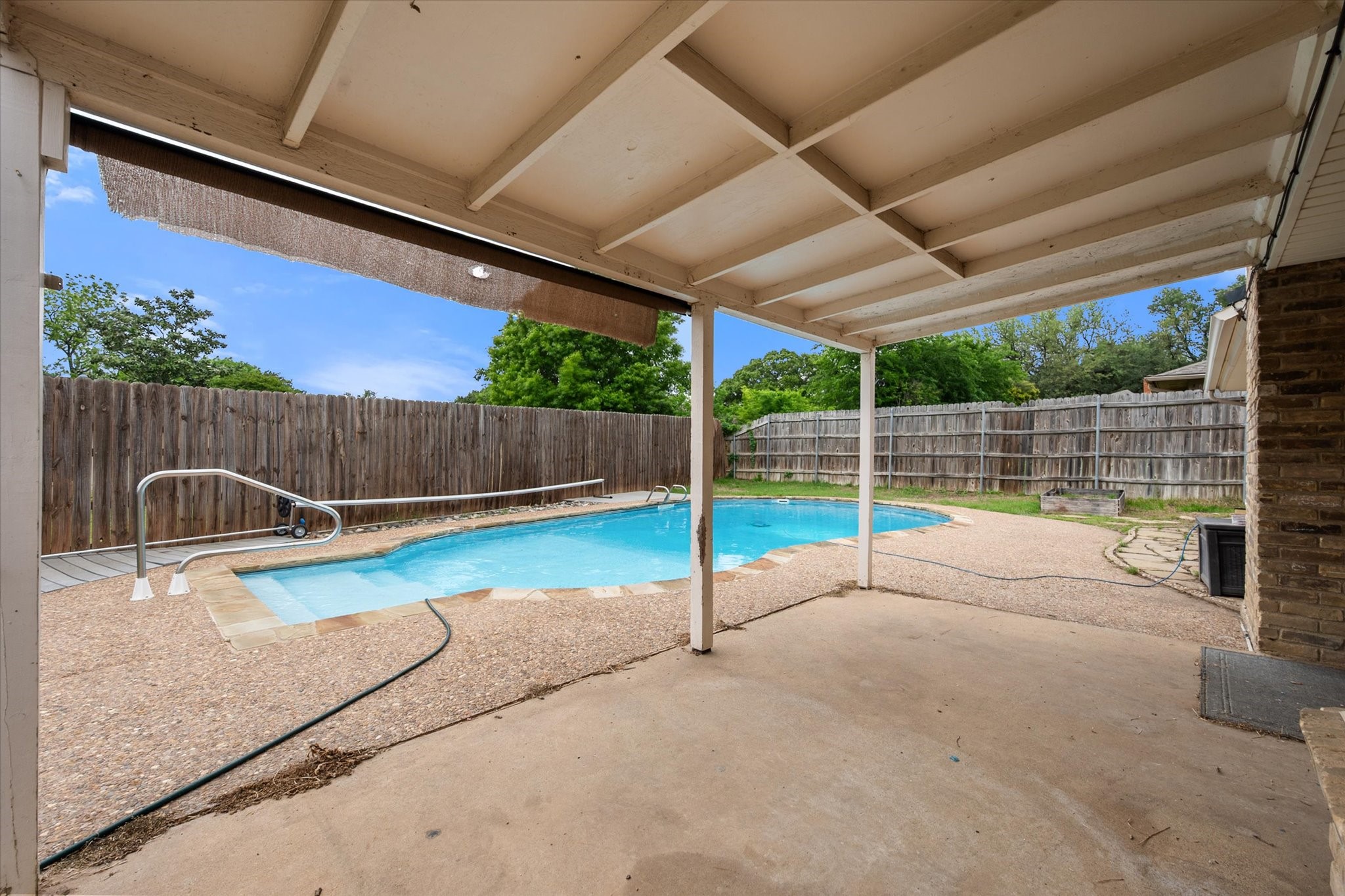 213 Meadowhill Drive Benbrook TX 76126