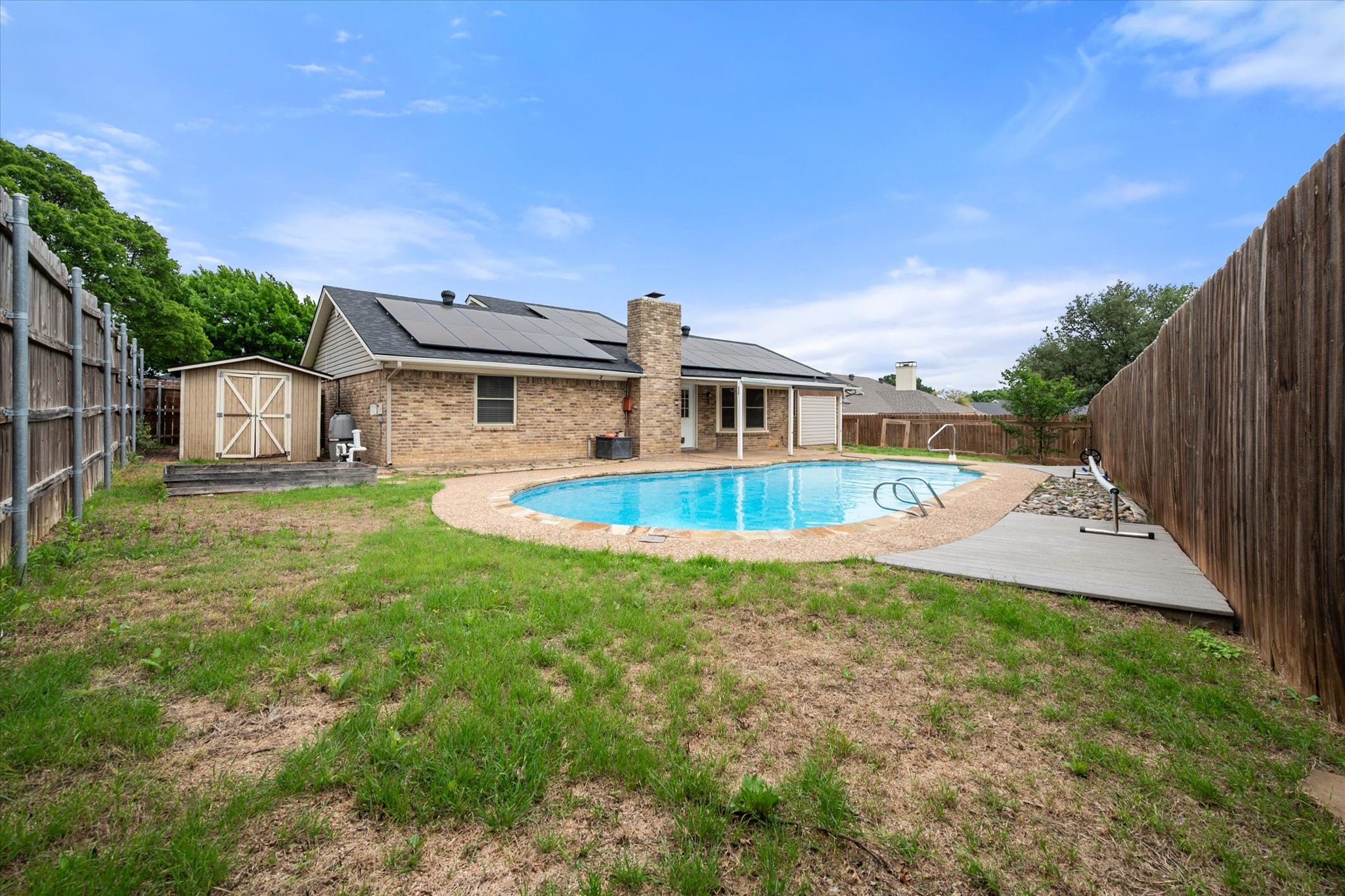213 Meadowhill Drive Benbrook TX 76126