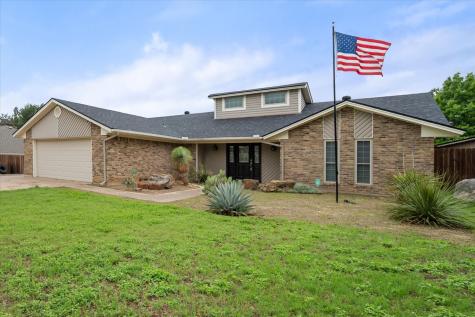 213 Meadowhill Drive Benbrook TX 76126