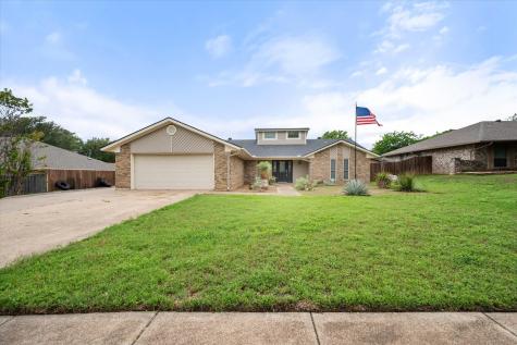 213 Meadowhill Drive Benbrook TX 76126