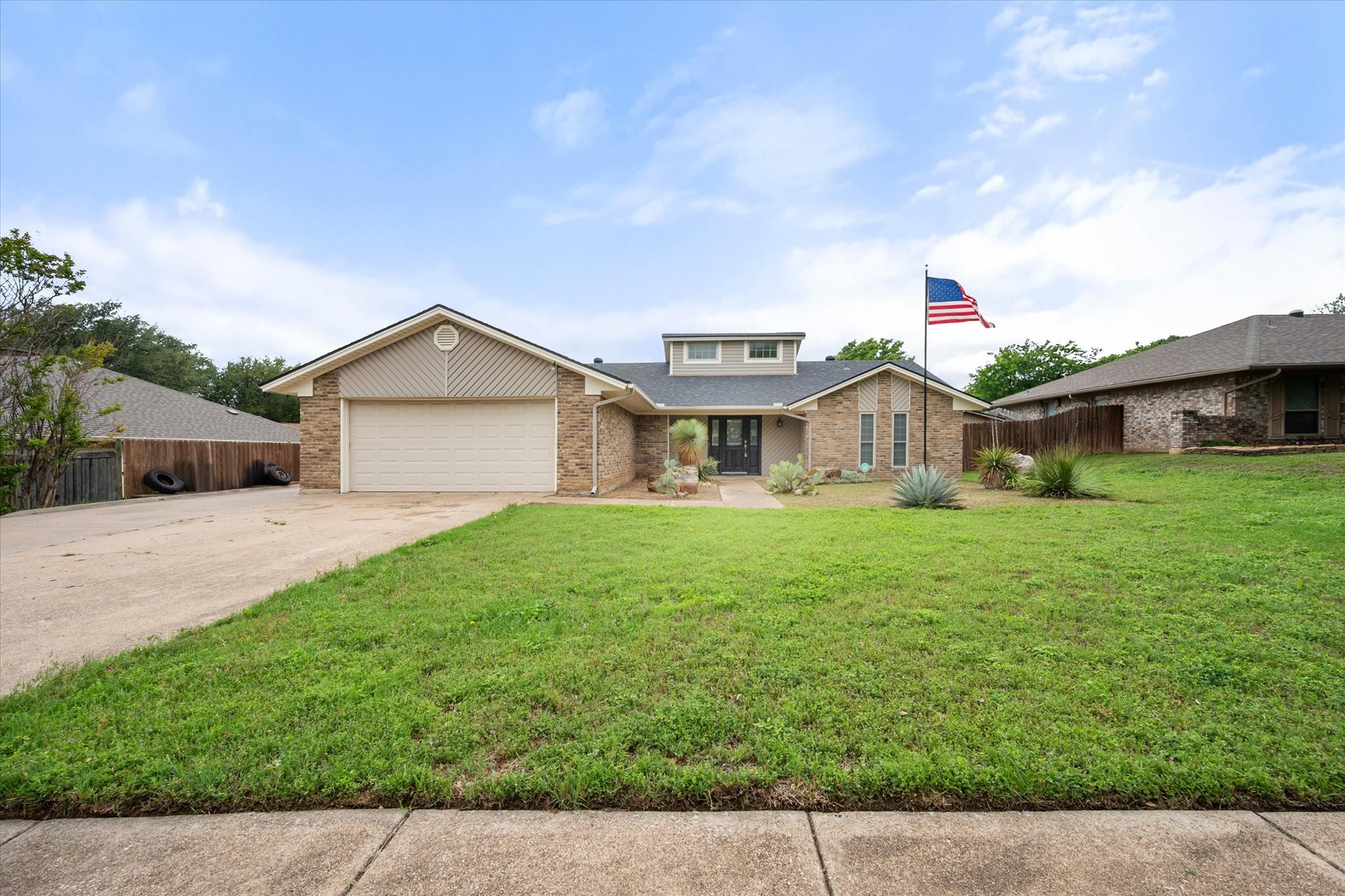 213 Meadowhill Drive Benbrook TX 76126