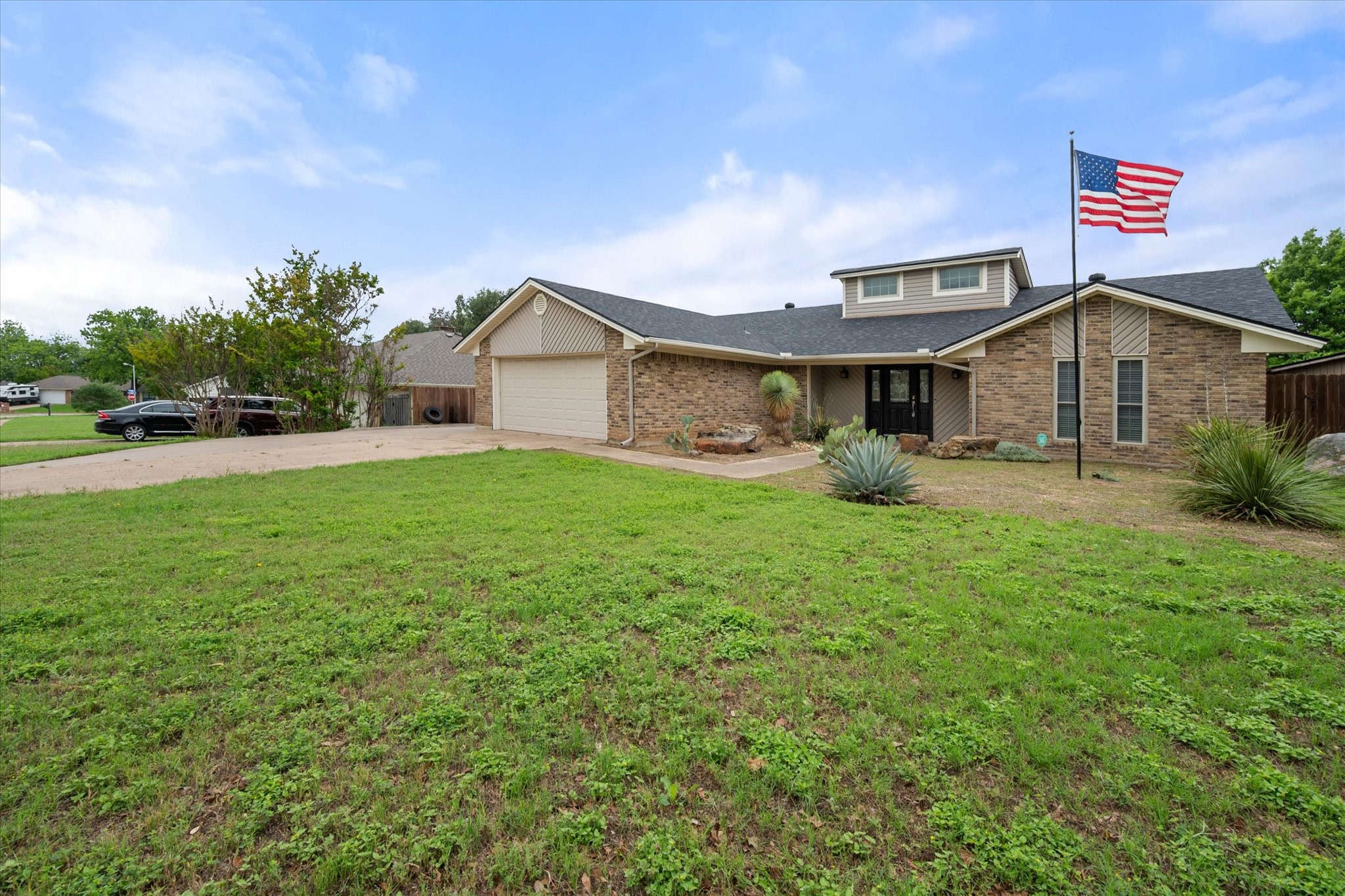 213 Meadowhill Drive Benbrook TX 76126