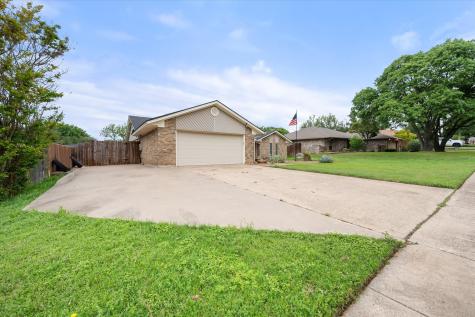 213 Meadowhill Drive Benbrook TX 76126