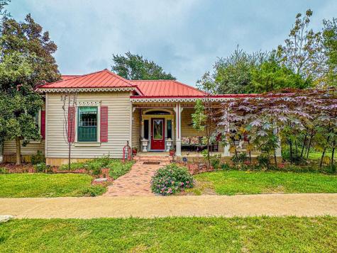 408 N 8th Avenue Teague TX 75860