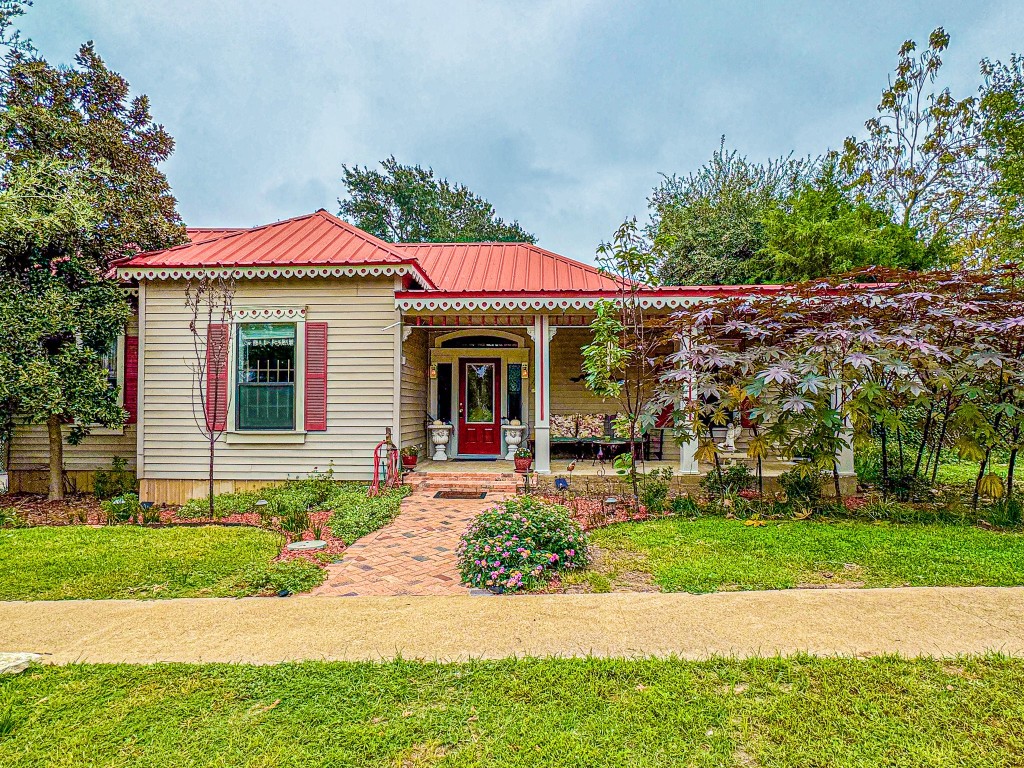 408 N 8th Avenue Teague TX 75860