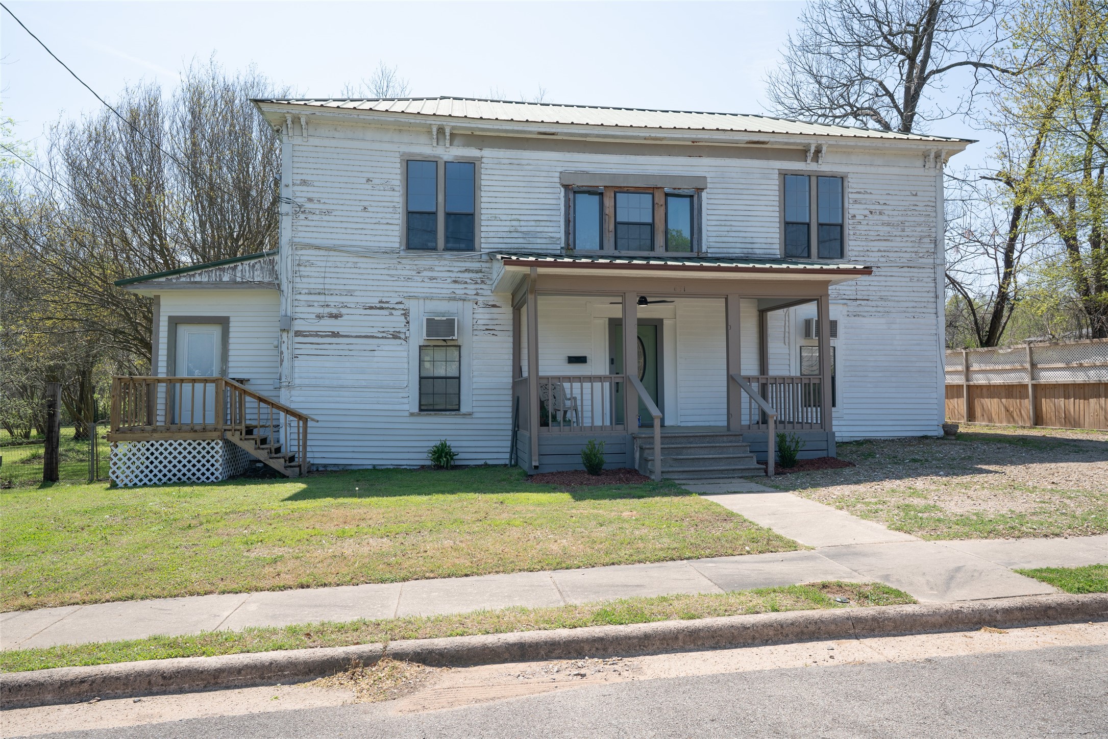 631 W Austin Paris TX 75460