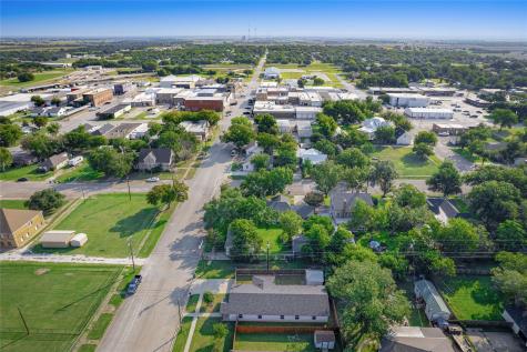 614 W 3rd Street Mcgregor TX 76657