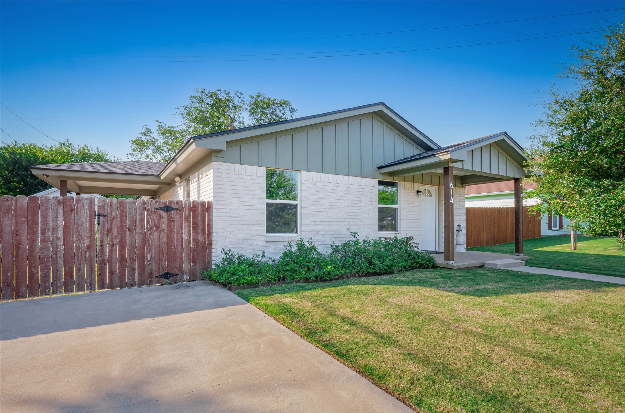 614 W 3rd Street Mcgregor TX 76657
