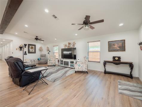614 W 3rd Street Mcgregor TX 76657