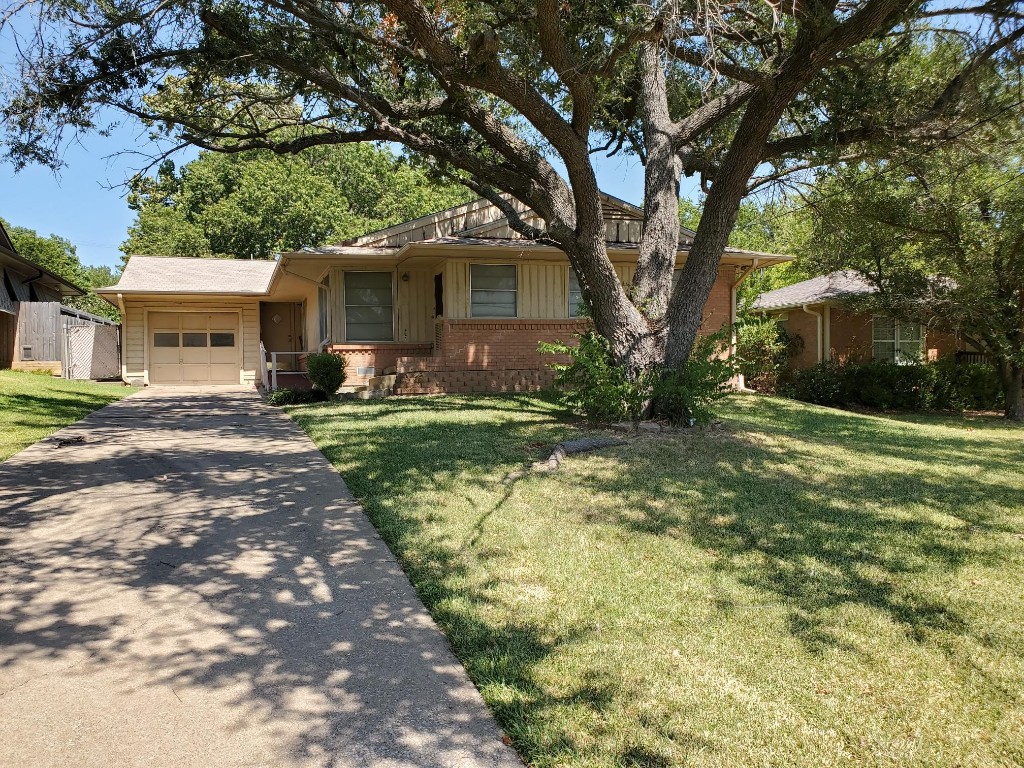 427 N Holly Avenue Sherman TX 75092