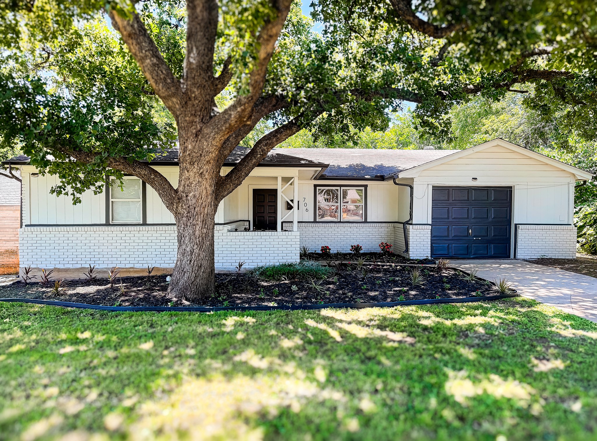 706 Henslee Drive Euless TX 76040