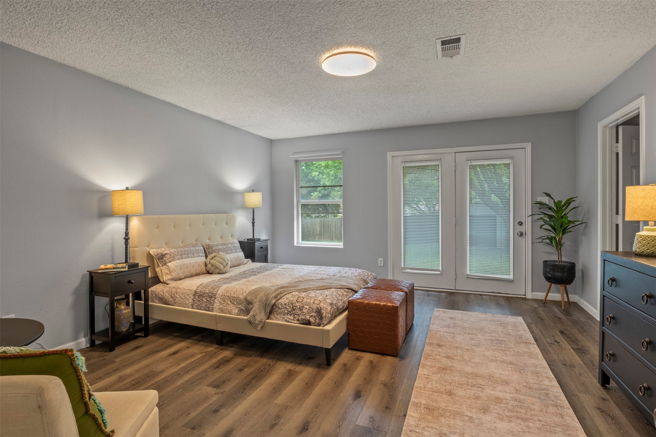 706 Henslee Drive Euless TX 76040