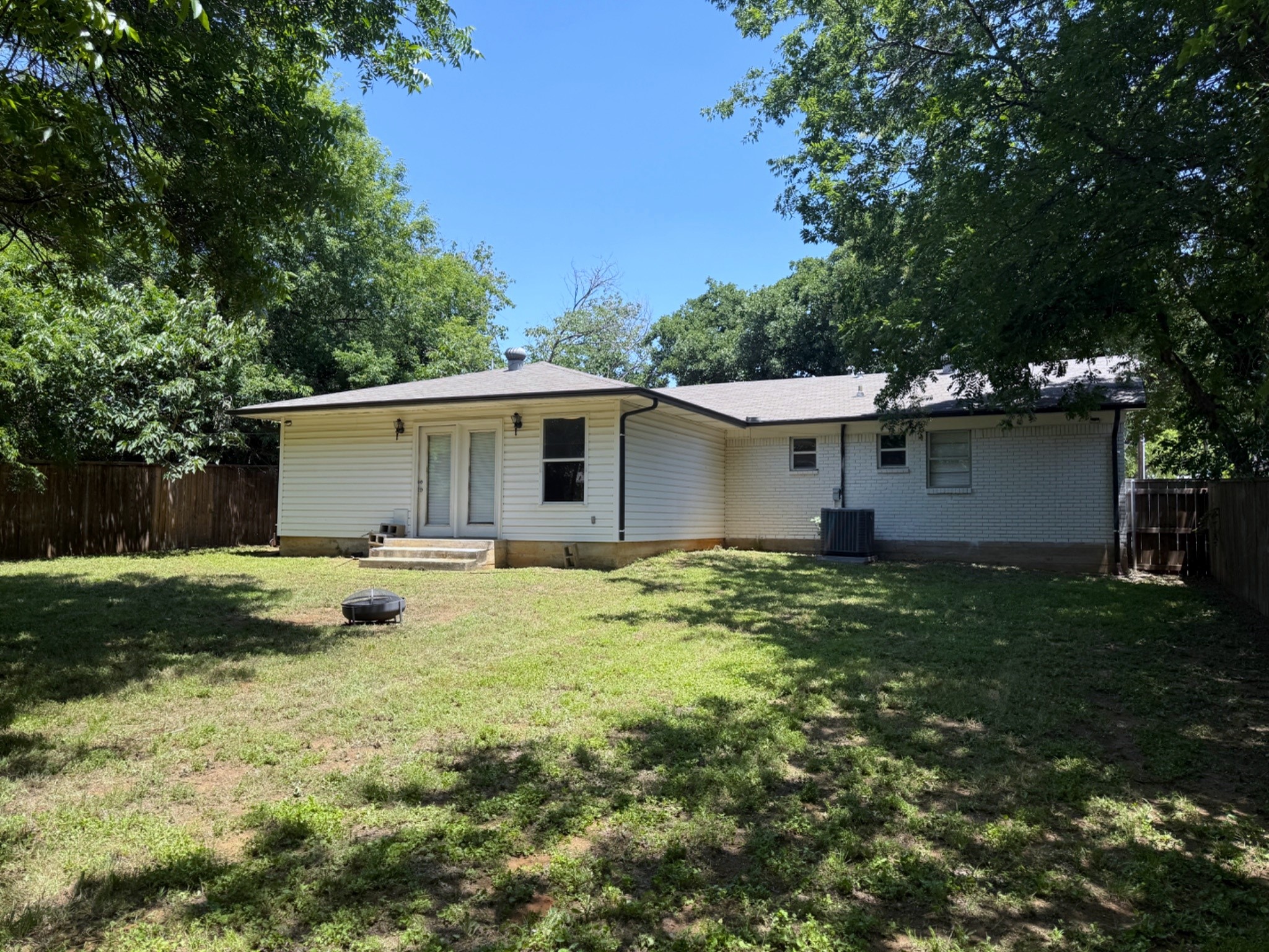 706 Henslee Drive Euless TX 76040