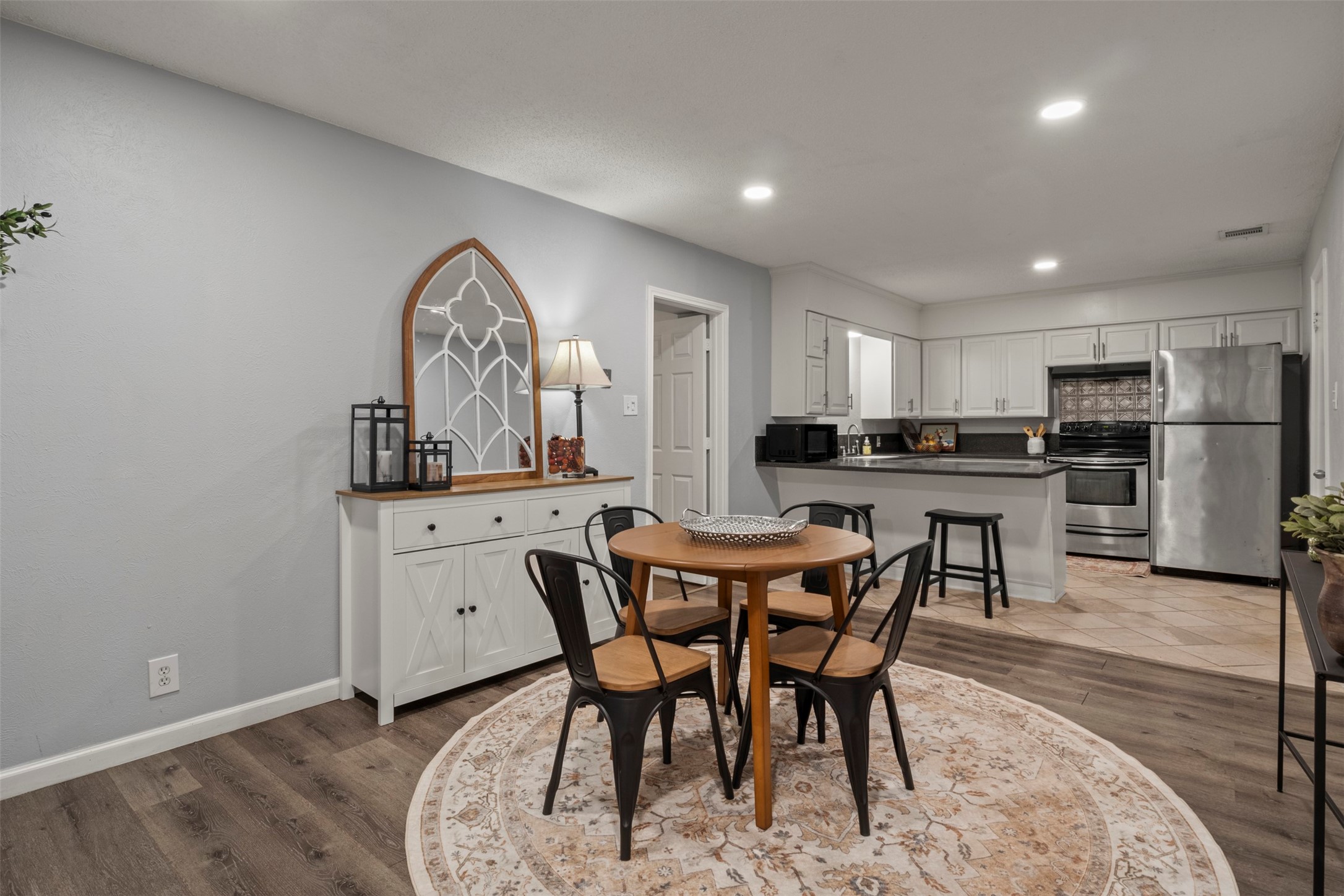 706 Henslee Drive Euless TX 76040