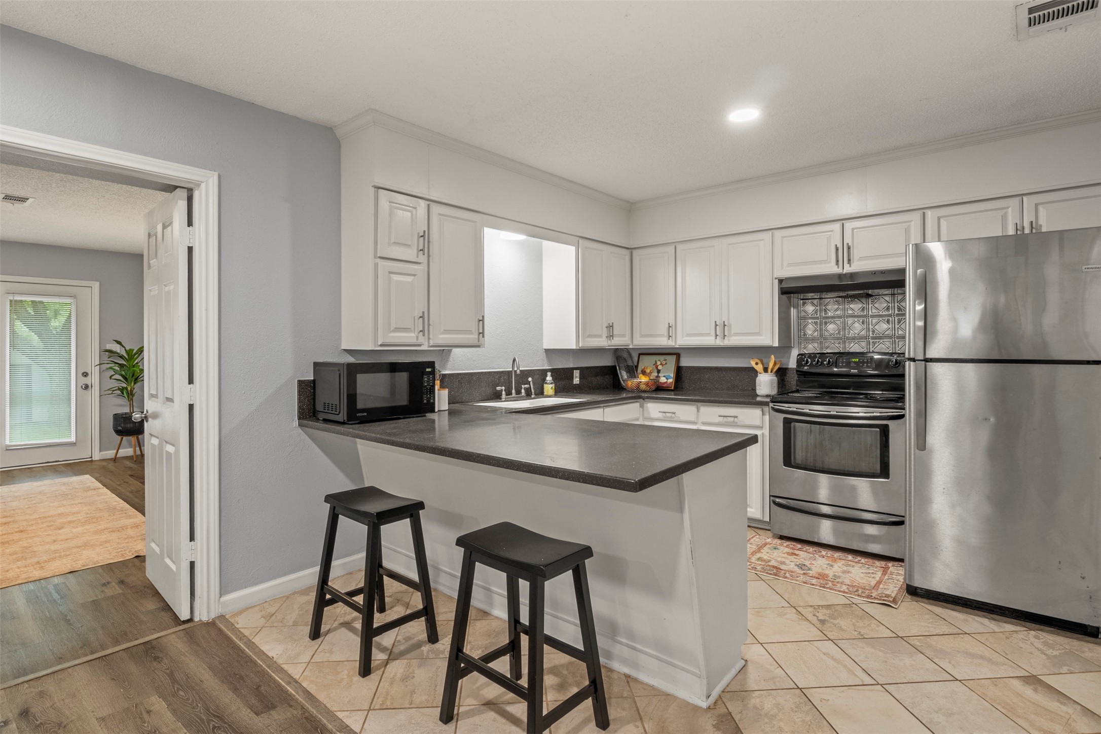 706 Henslee Drive Euless TX 76040