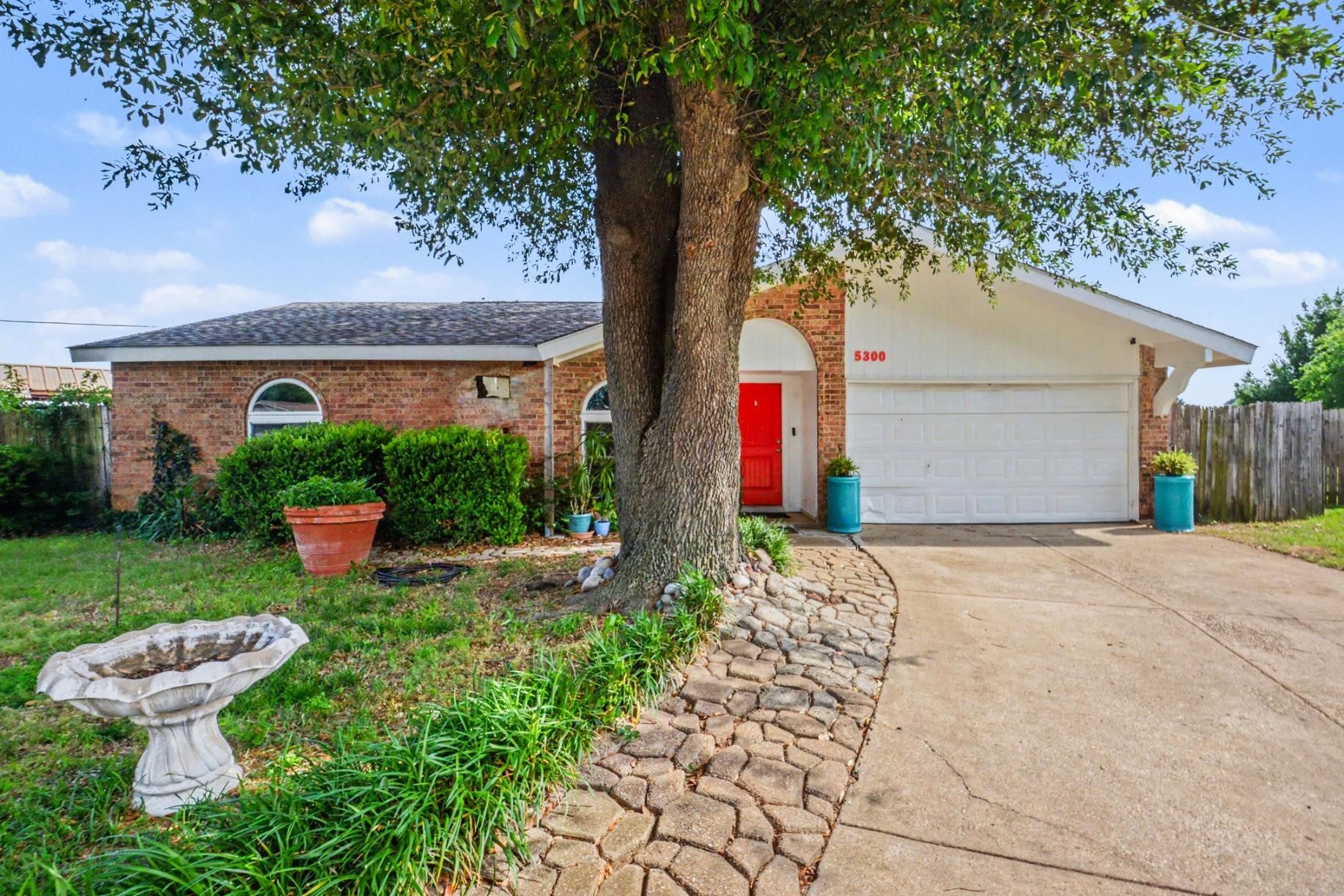 5300 Princess Court Lake Dallas TX 75065