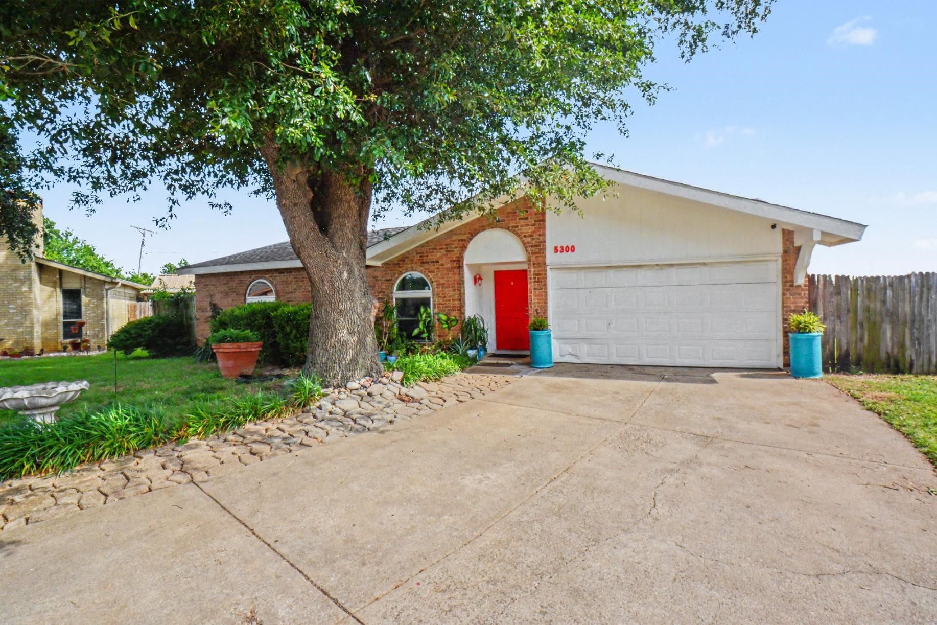 5300 Princess Court Lake Dallas TX 75065